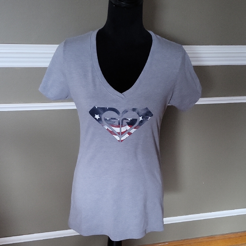 Roxy Gray V-Neck Tee with Patriotic Graphic Design Size Medium